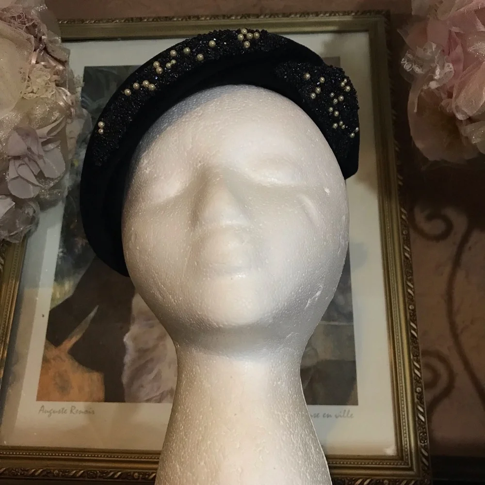 VINTAGE 1960'S BLUE VELOUR BERET STYLE HAT WITH RHINESTONE EMBELLISHMENT - Picture 10 of 13